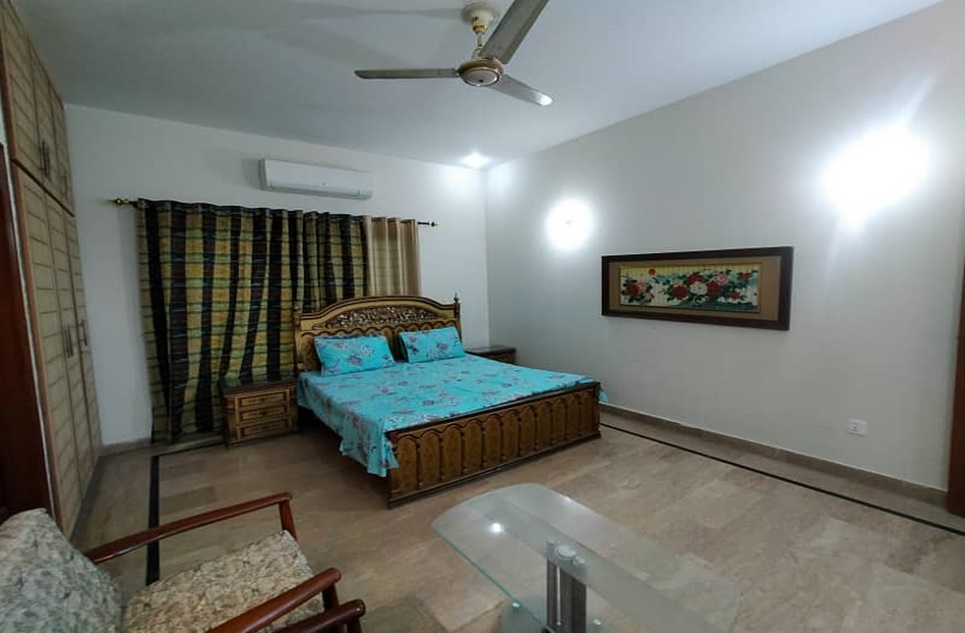 1 kanal house for rent in Phase 8 DHA Lahore