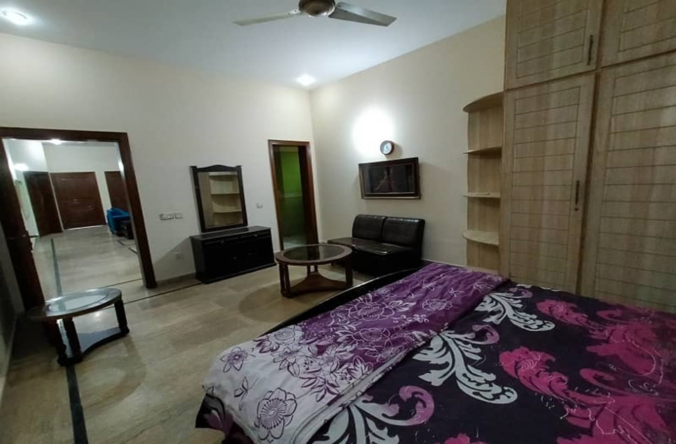 1 kanal house for rent in Phase 8 DHA Lahore