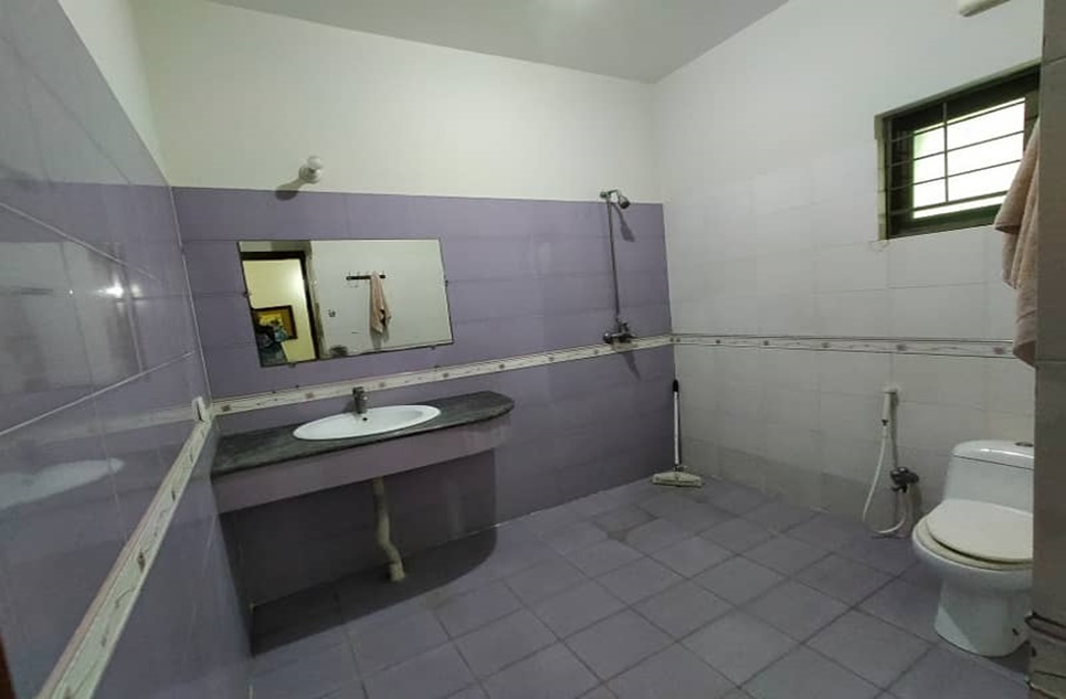 1 kanal house for rent in Phase 8 DHA Lahore