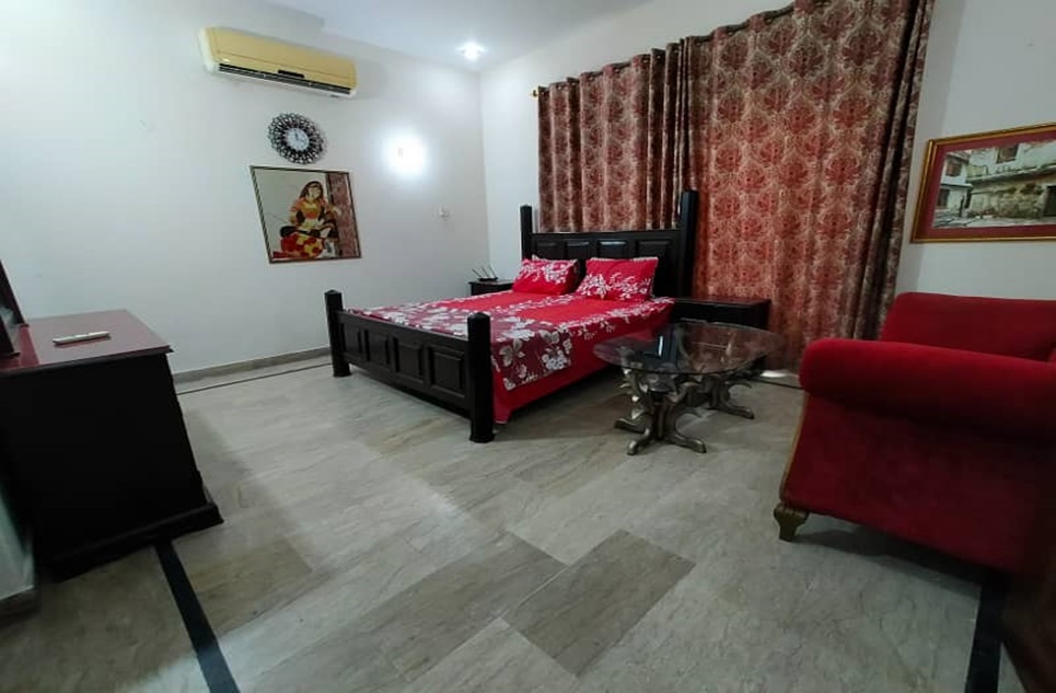 1 kanal house for rent in Phase 8 DHA Lahore