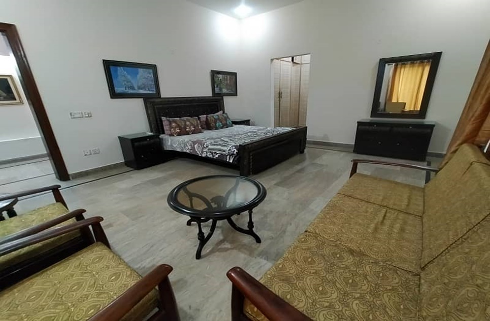 1 kanal house for rent in Phase 8 DHA Lahore
