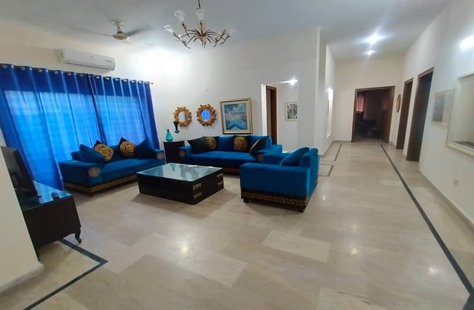 1 kanal house for rent in Phase 8 DHA Lahore