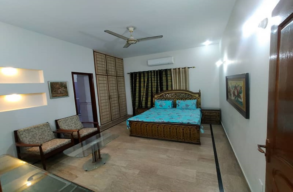1 kanal house for rent in Phase 8 DHA Lahore