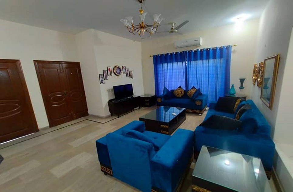 1 kanal house for rent in Phase 8 DHA Lahore