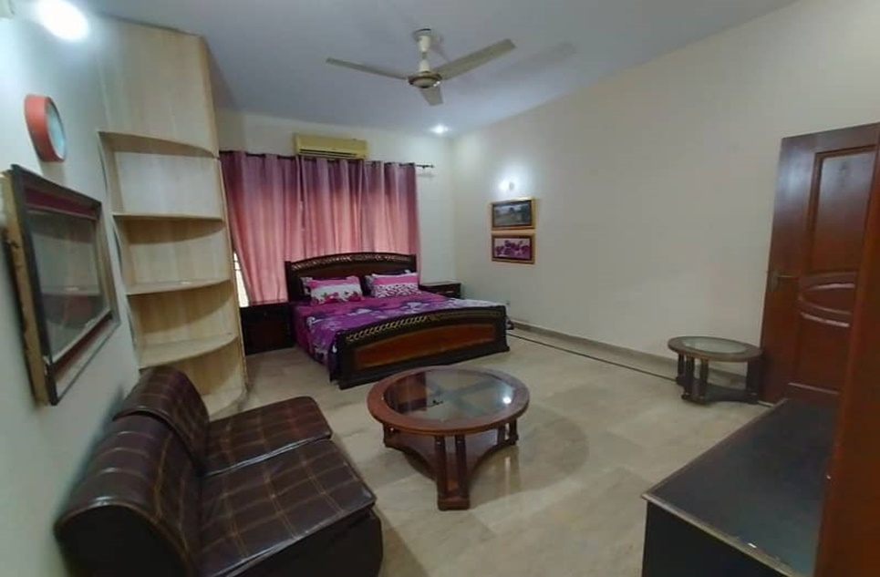 1 kanal house for rent in Phase 8 DHA Lahore