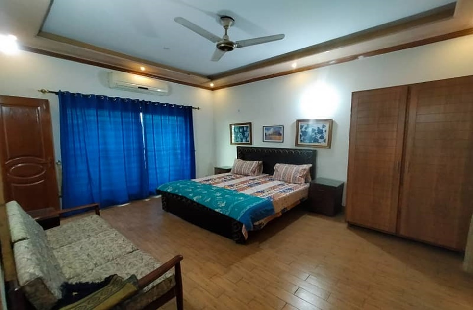 1 kanal house for rent in Phase 8 DHA Lahore
