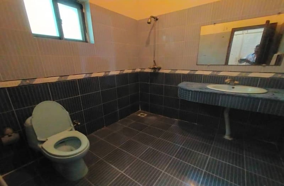 1 kanal house for rent in Phase 8 DHA Lahore
