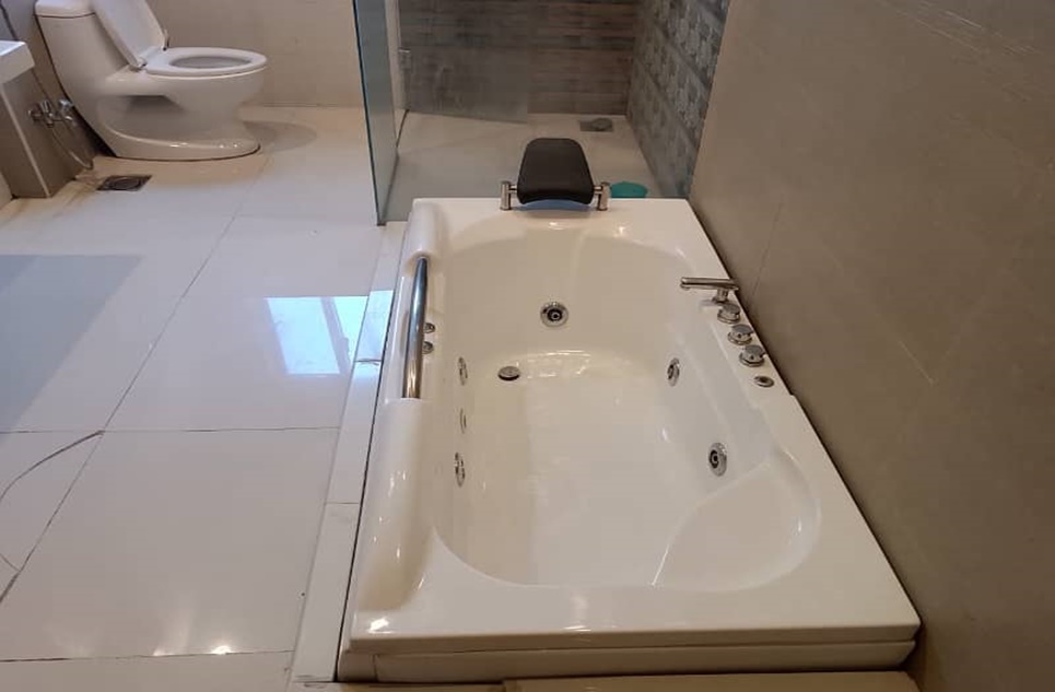 1 kanal house for rent in Phase 6 DHA Lahore
