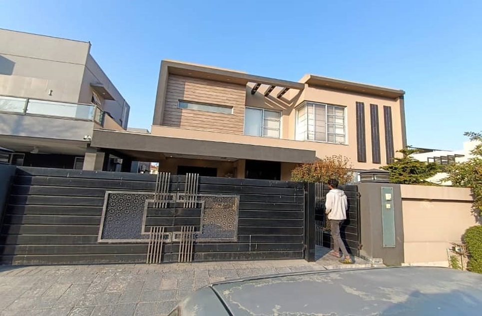 1 kanal house for rent in Phase 6 DHA Lahore