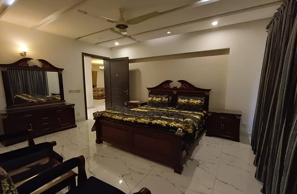 1 kanal house for rent in Phase 6 DHA Lahore