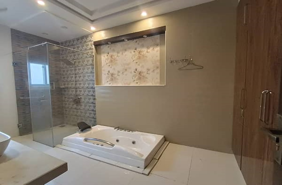 1 kanal house for rent in Phase 6 DHA Lahore