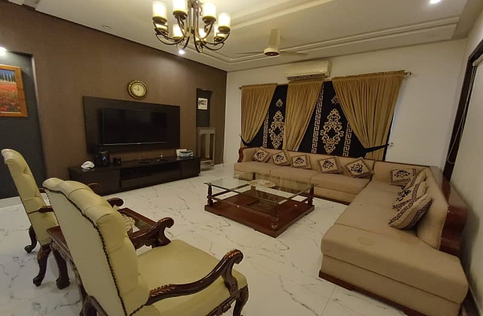 1 kanal house for rent in Phase 6 DHA Lahore