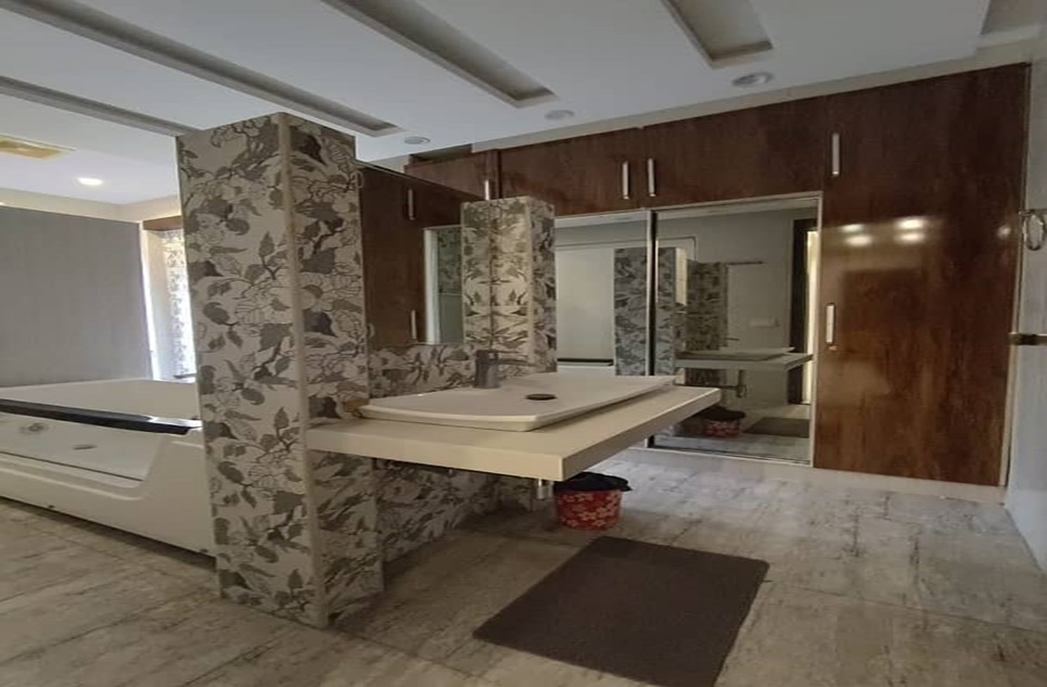 1 kanal house for rent in Phase 6 DHA Lahore