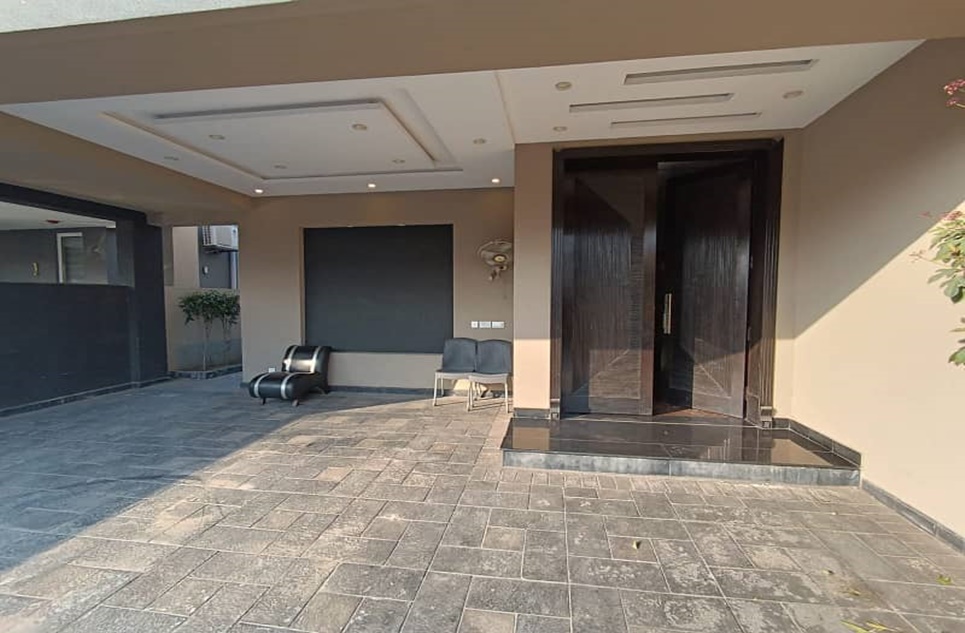 1 kanal house for rent in Phase 6 DHA Lahore