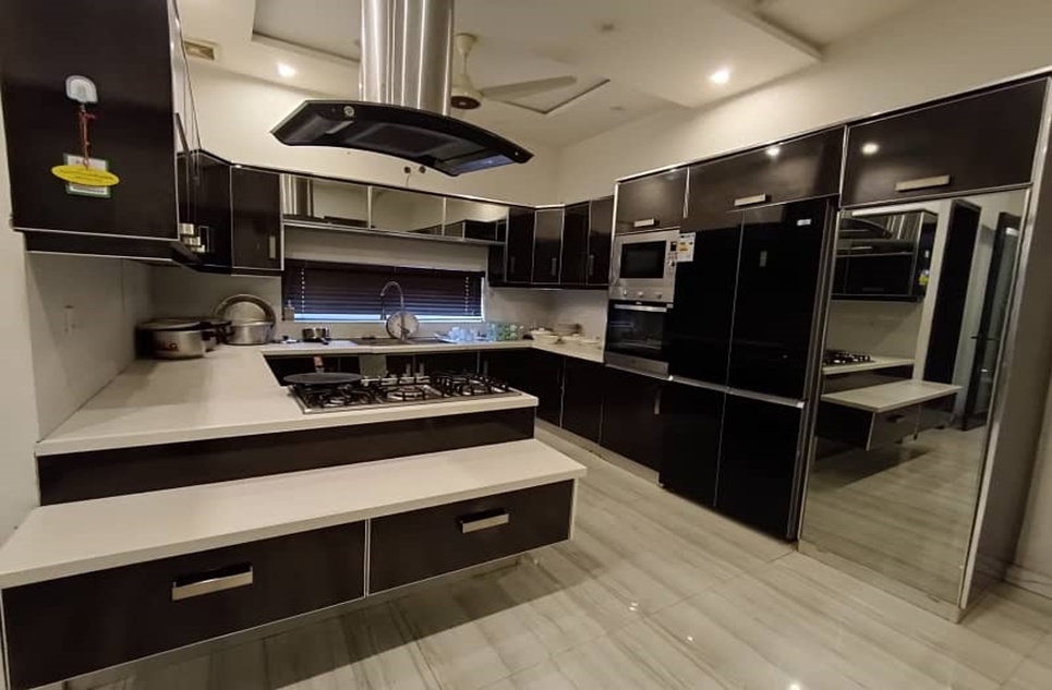 1 kanal house for rent in Phase 6 DHA Lahore