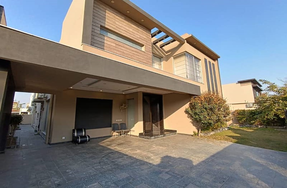 1 kanal house for rent in Phase 6 DHA Lahore