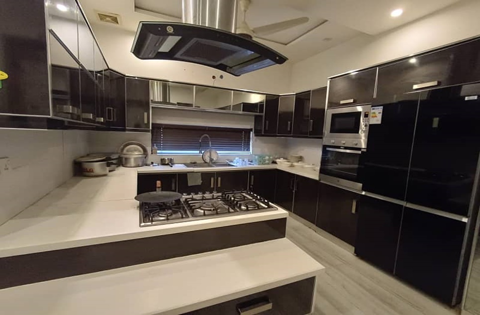 1 kanal house for rent in Phase 6 DHA Lahore