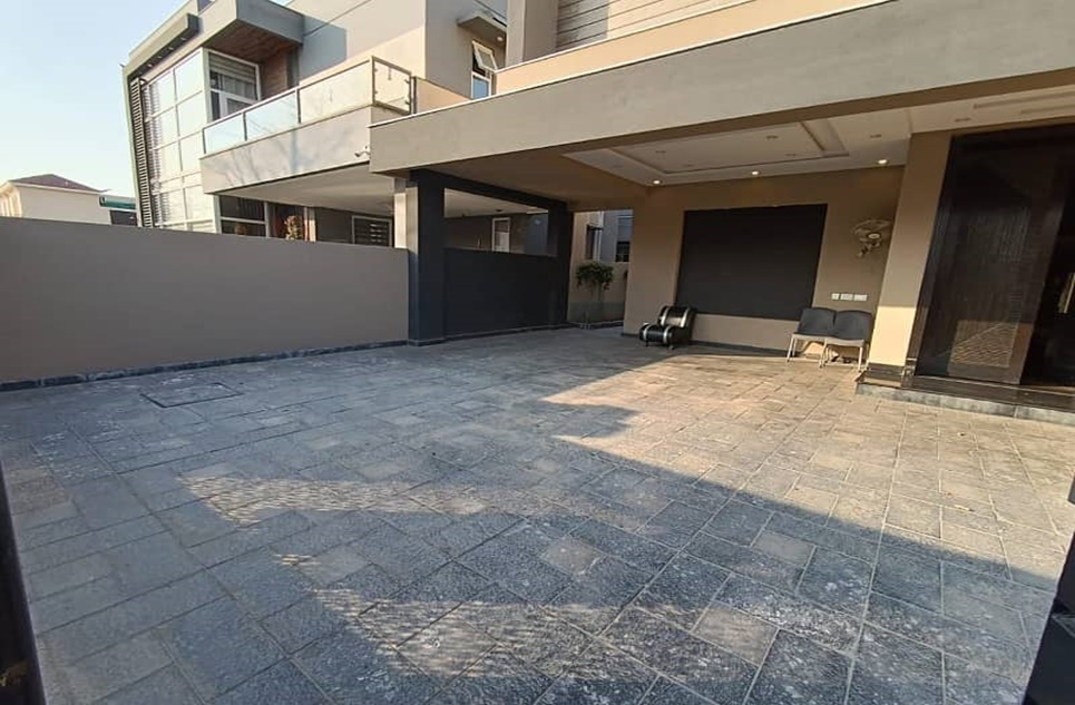 1 kanal house for rent in Phase 6 DHA Lahore