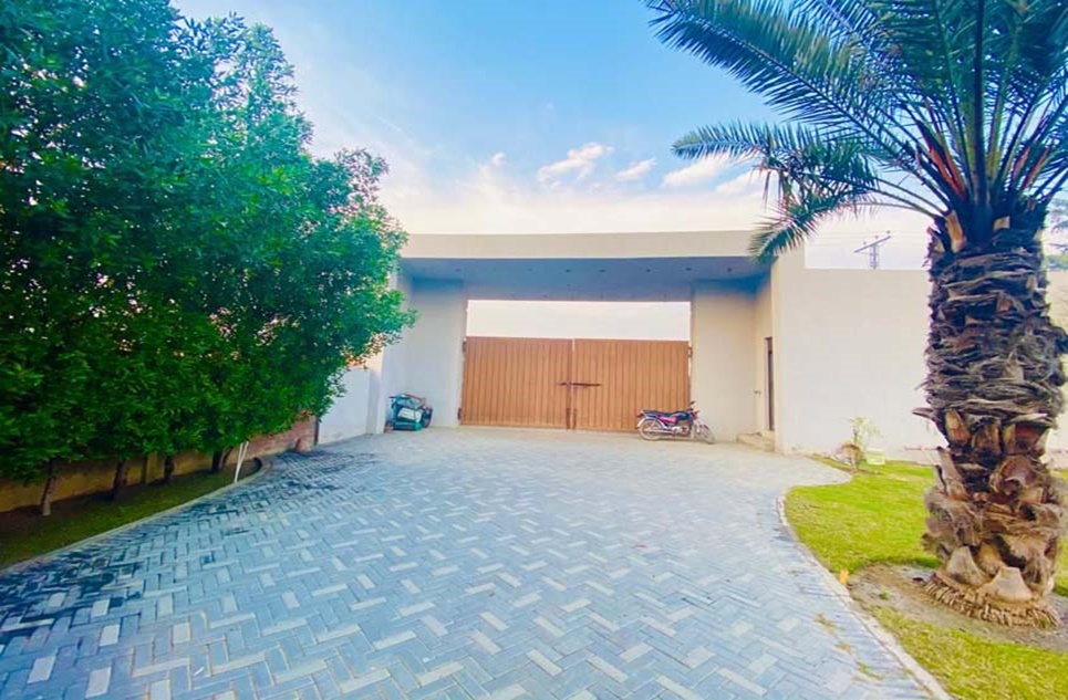 16 kanal farm for sale in Thethar Lahore