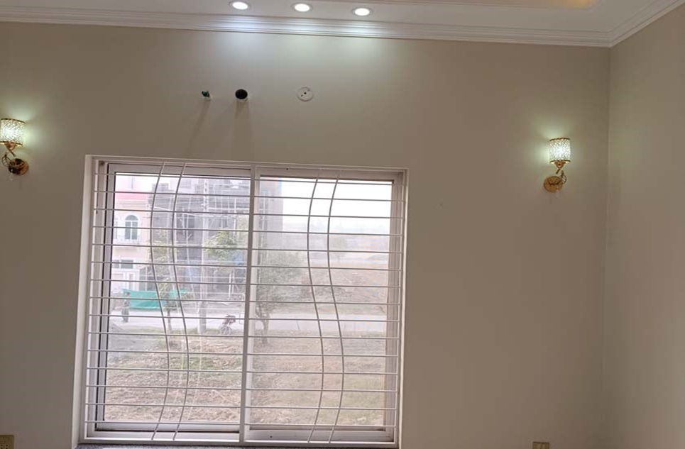 5 marla house for sale in Central Park Housing Scheme Lahore