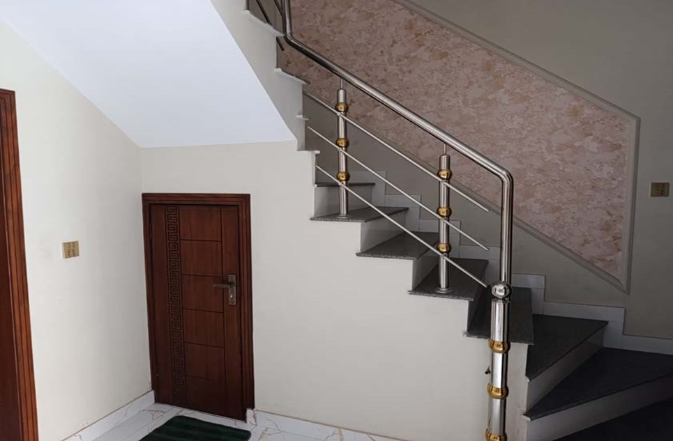 5 marla house for sale in Central Park Housing Scheme Lahore