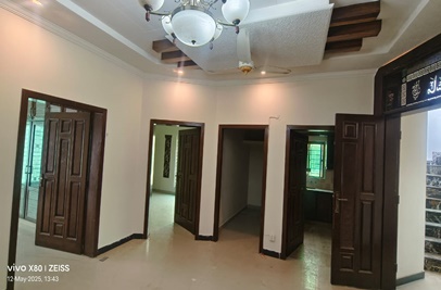  10 Marla House (Upper Portion) for Rent in Block Janiper Sector C, Bahria Town Lahore