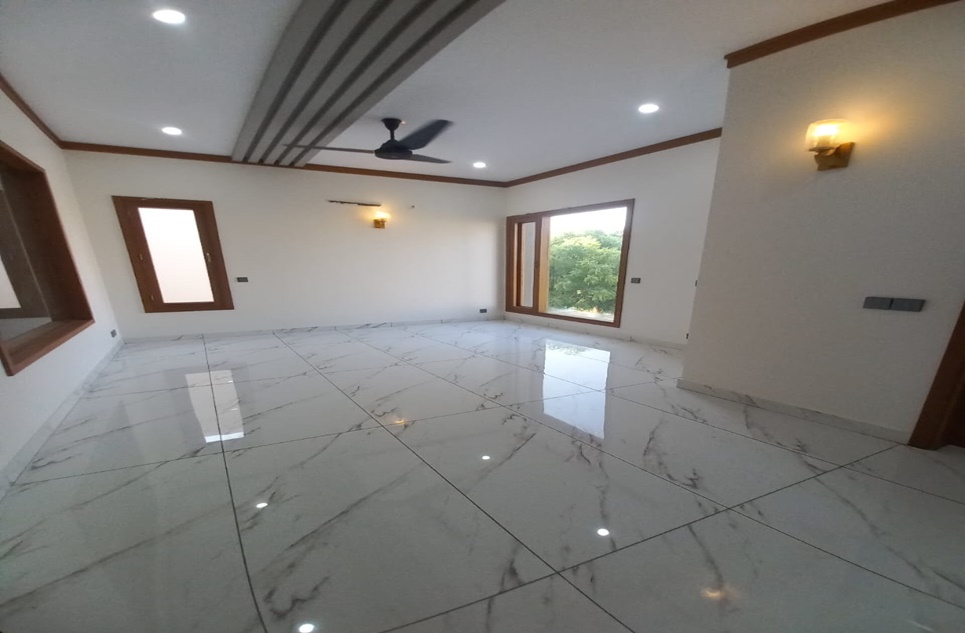 500 square yard house for sale in Phase 8 DHA Karachi