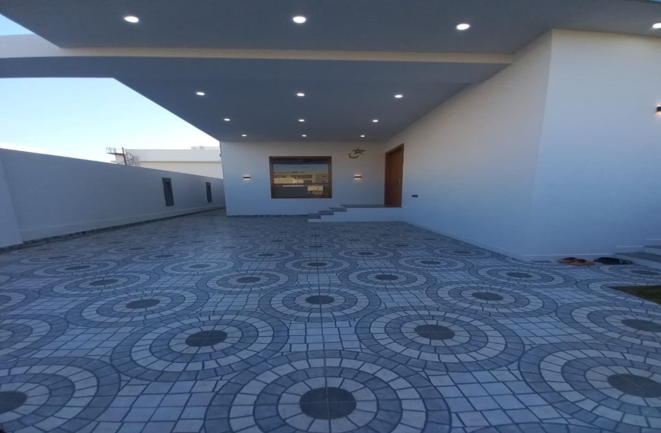 500 square yard house for sale in Phase 8 DHA Karachi