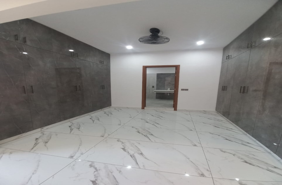 500 square yard house for sale in Phase 8 DHA Karachi