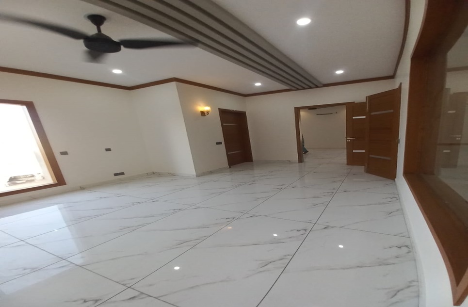 500 square yard house for sale in Phase 8 DHA Karachi