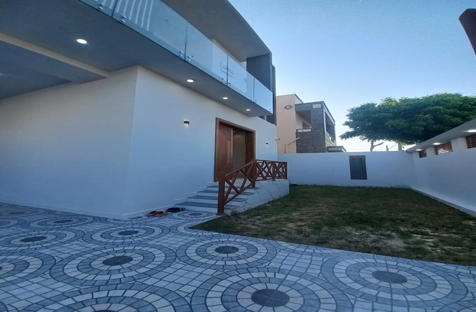 500 square yard house for sale in Phase 8 DHA Karachi