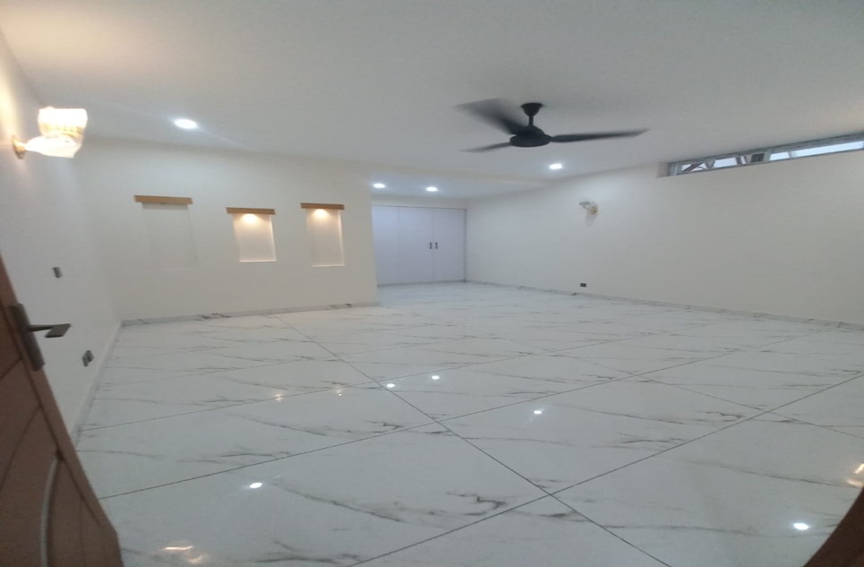 500 square yard house for sale in Phase 8 DHA Karachi