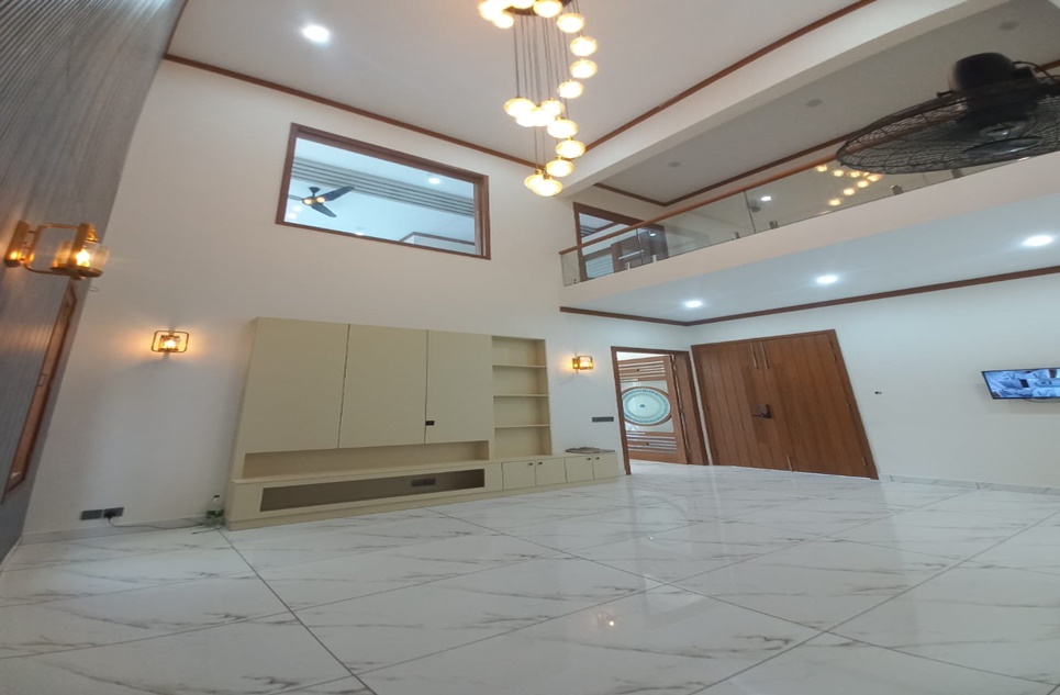500 square yard house for sale in Phase 8 DHA Karachi