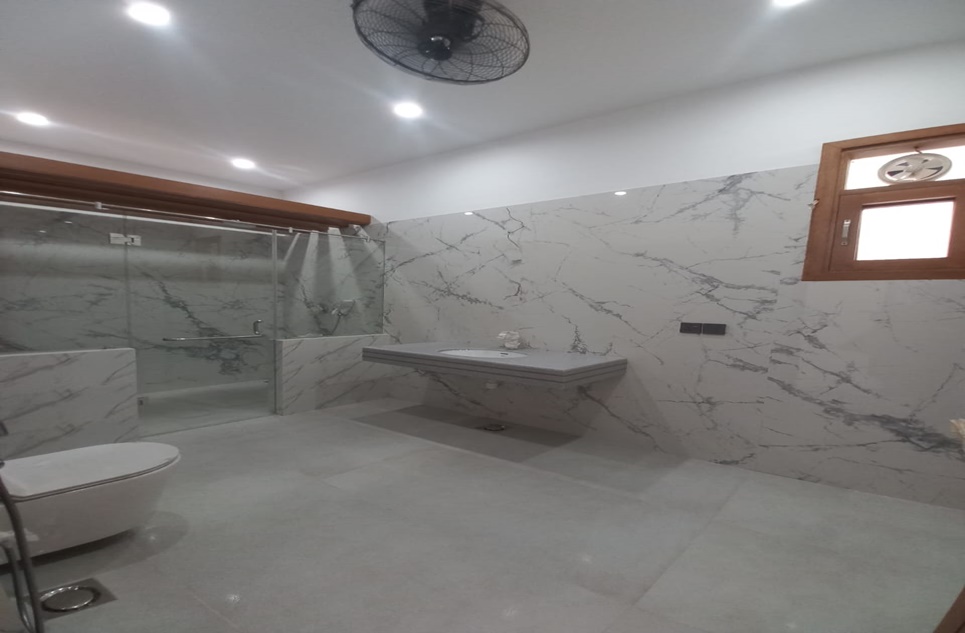 500 square yard house for sale in Phase 8 DHA Karachi