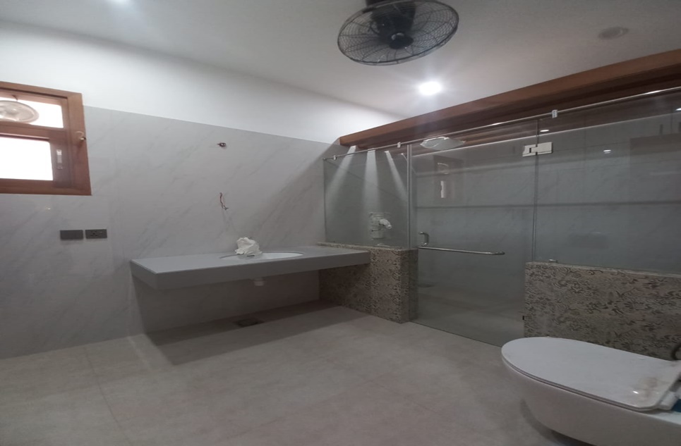 500 square yard house for sale in Phase 8 DHA Karachi