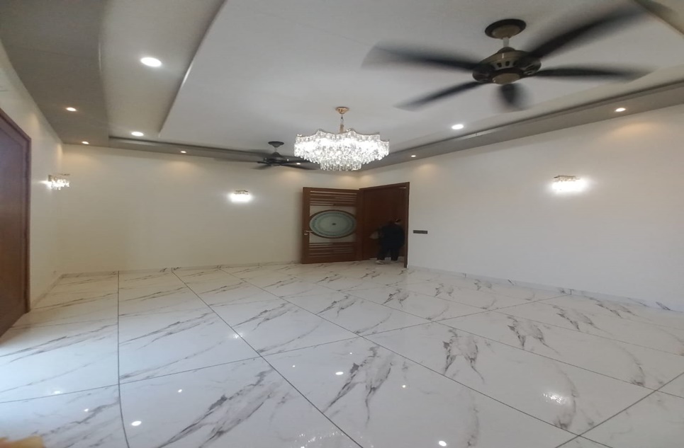 500 square yard house for sale in Phase 8 DHA Karachi