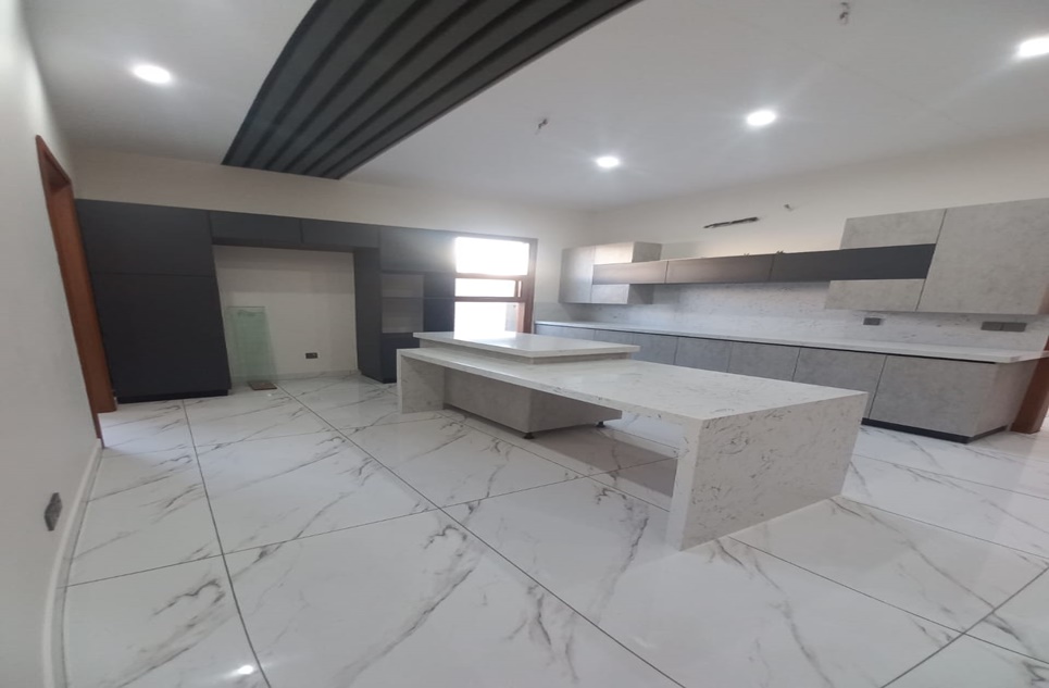 500 square yard house for sale in Phase 8 DHA Karachi