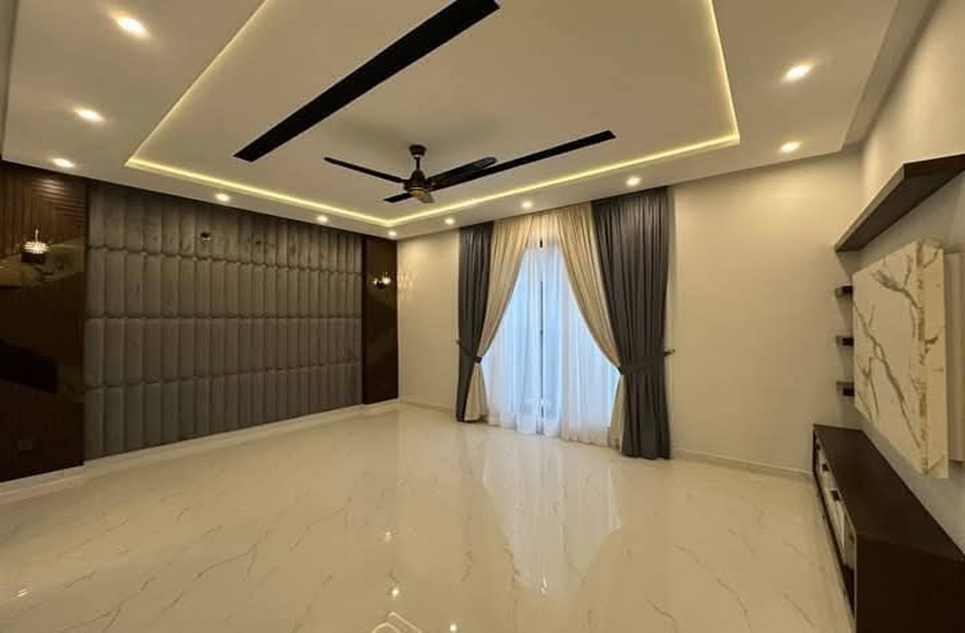 1 kanal house for rent in Phase 5 DHA Lahore