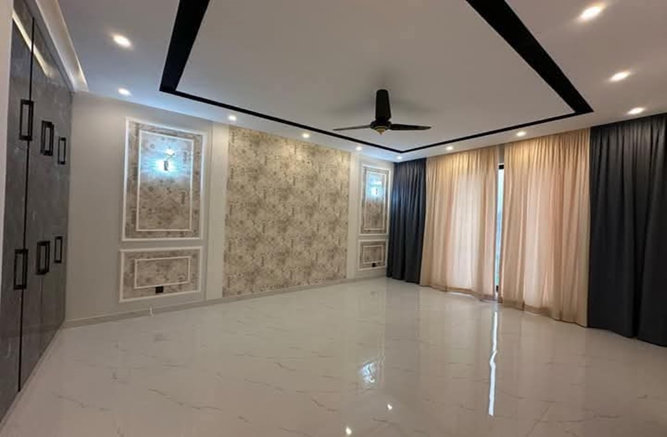 1 kanal house for rent in Phase 5 DHA Lahore