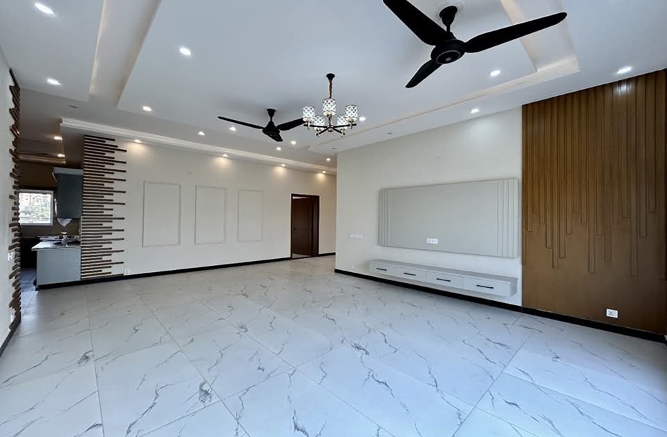 1 kanal house for rent in Phase 4 DHA Lahore
