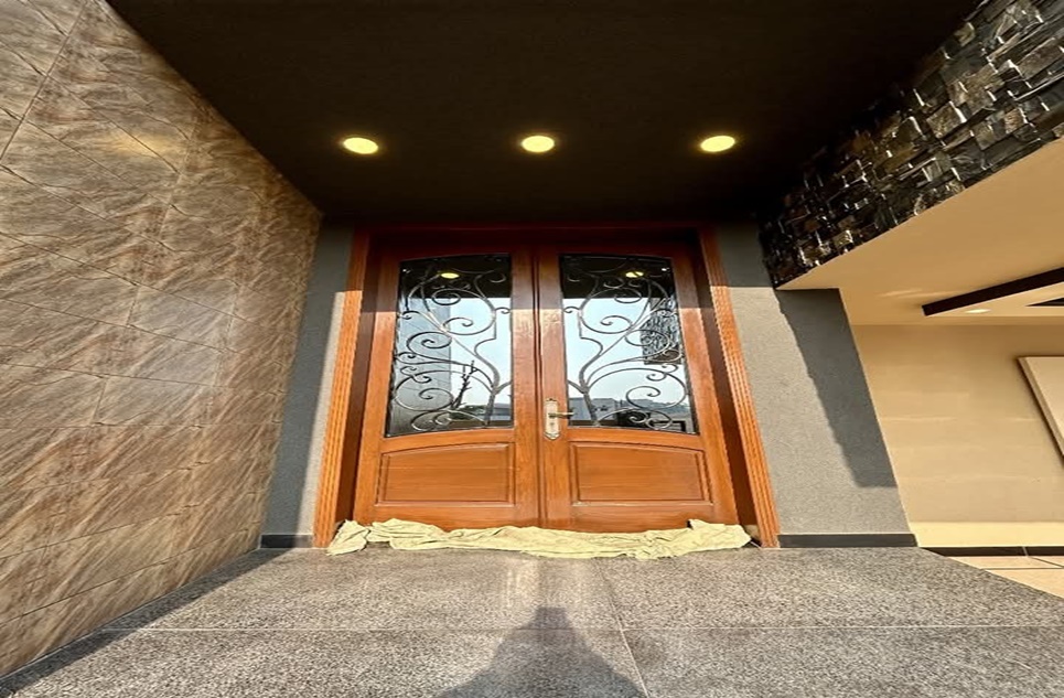 1 kanal house for rent in Phase 4 DHA Lahore