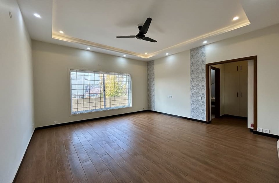 1 kanal house for rent in Phase 4 DHA Lahore
