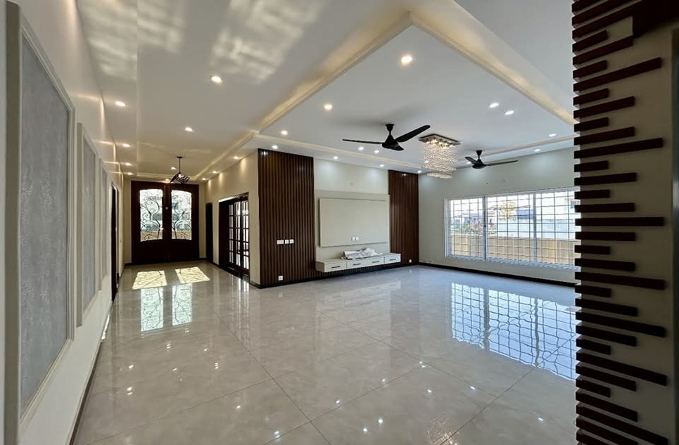 1 kanal house for rent in Phase 4 DHA Lahore
