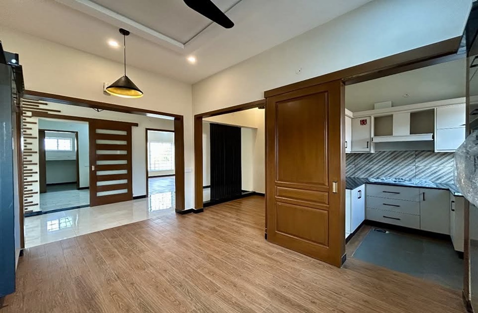 1 kanal house for rent in Phase 4 DHA Lahore