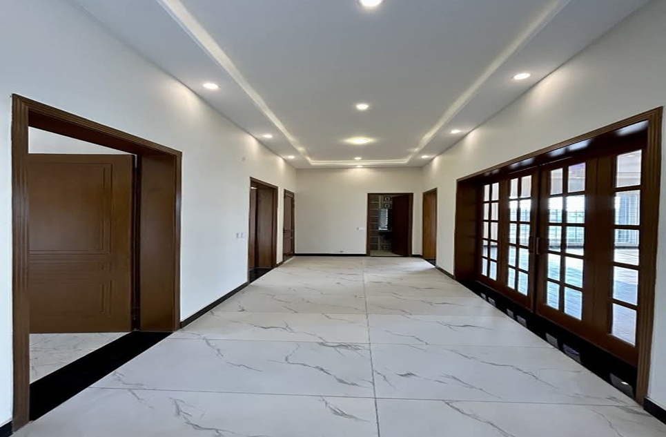 1 kanal house for rent in Phase 4 DHA Lahore