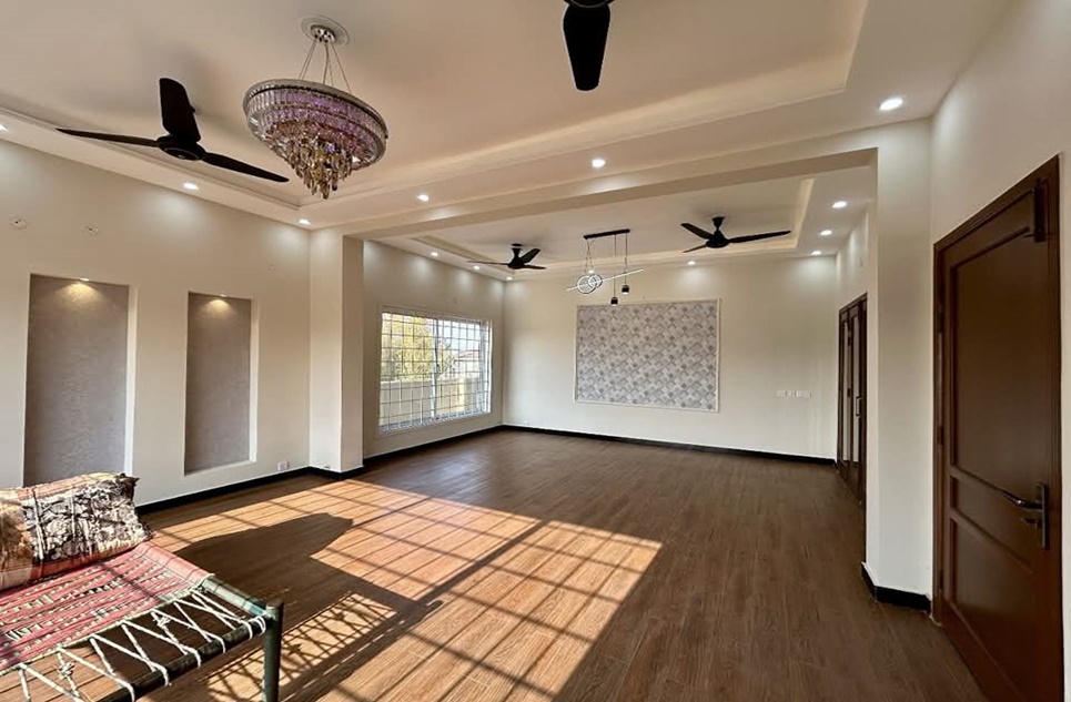 1 kanal house for rent in Phase 4 DHA Lahore