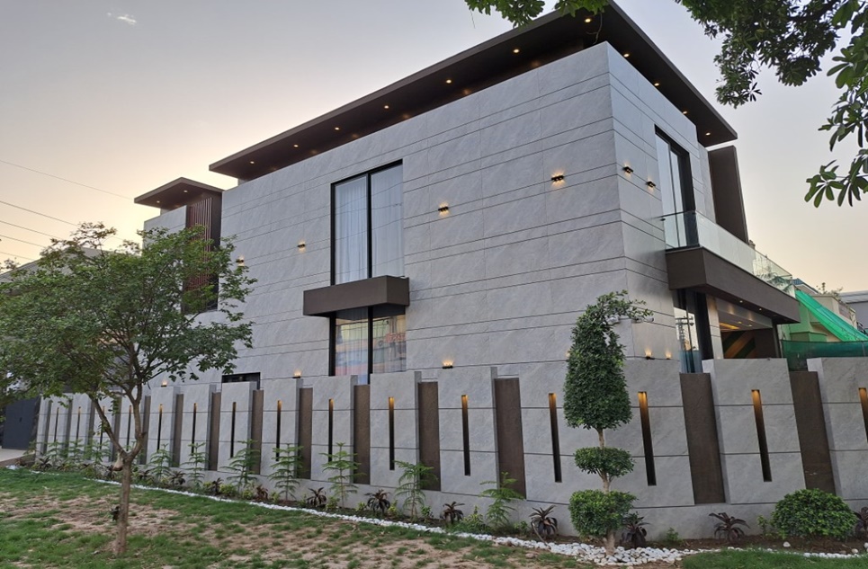 10 Marla House (House No 20) for Sale in Sector EE, Phase 4, DHA, Lahore