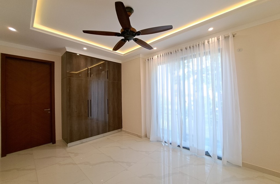 10 Marla House (House No 20) for Sale in Sector EE, Phase 4, DHA, Lahore