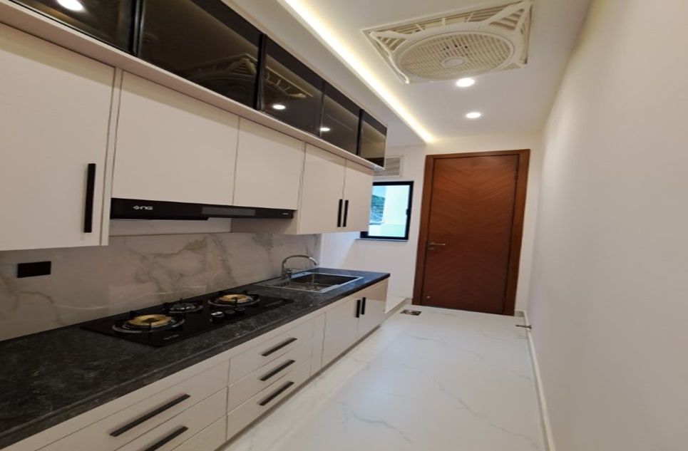10 Marla House (House No 20) for Sale in Sector EE, Phase 4, DHA, Lahore