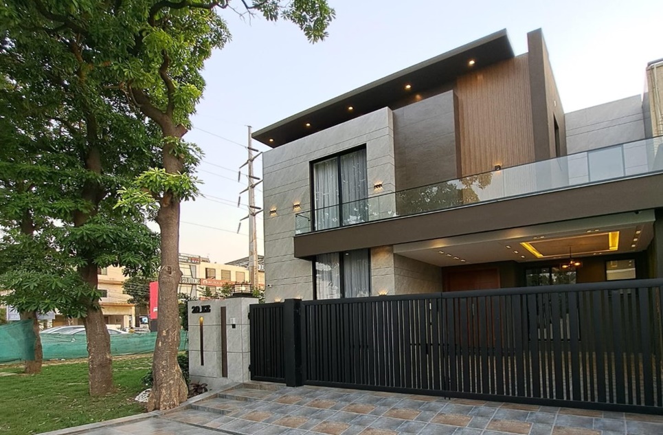 10 Marla House (House No 20) for Sale in Sector EE, Phase 4, DHA, Lahore